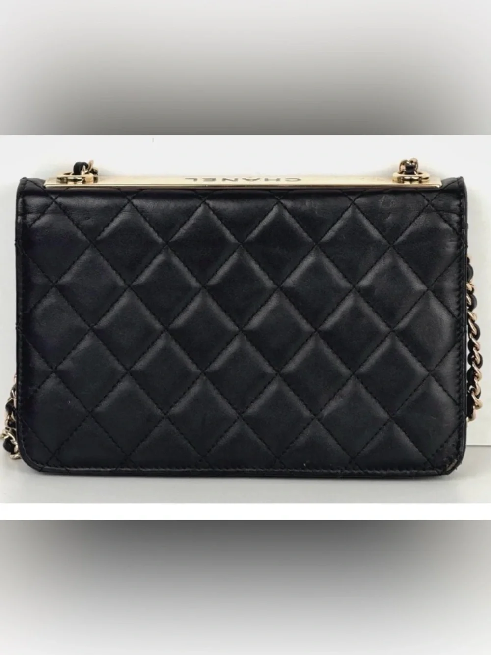 CHANEL luxurious quilted